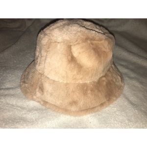 Tan Faux Fur Bucket Hat 🤎